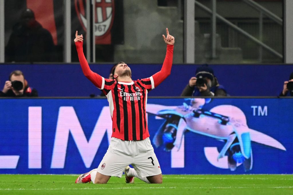 🔴 LIVE: Milan off to a flyer as Giménez scores against former club