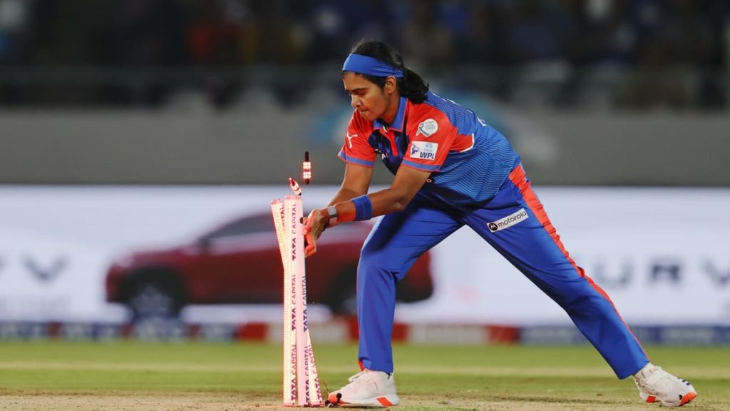 LED-bail glitch prompts WPL rule change: Wicket broken only when bail fully dislodged