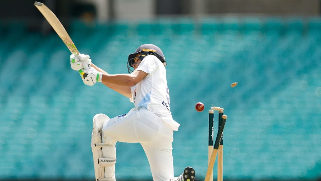 2.1 overs, 30 for 1: Konstas involved in wild Shield start