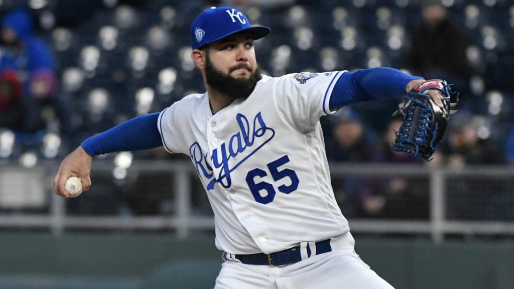 Right-hander Jakob Junis and Guardians finalize $4.5 million, 1-year contract