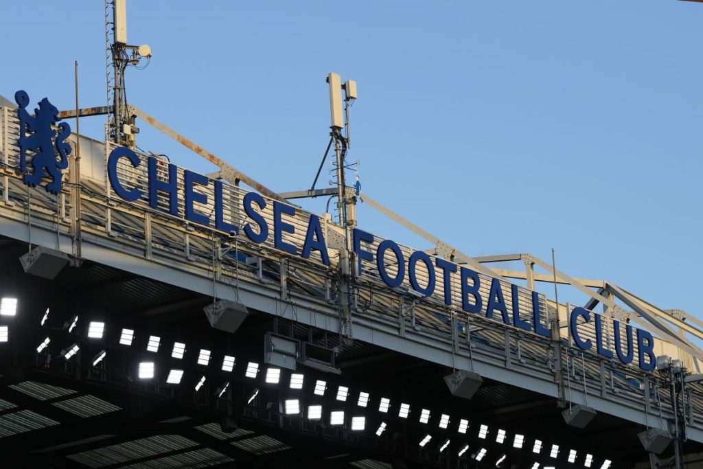 Two Premier League teams line up return for €42m midfielder which would embarrass Chelsea dealmakers