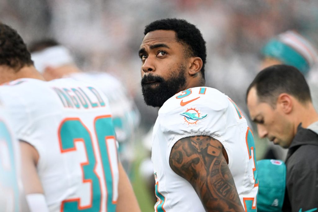 Cap-strapped Dolphins release former Pro Bowl RB Raheem Mostert