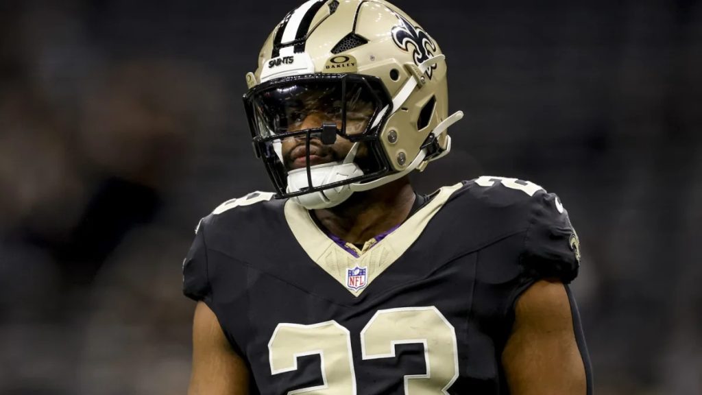 Saints re-sign Clyde Edwards-Helaire to one-year contract