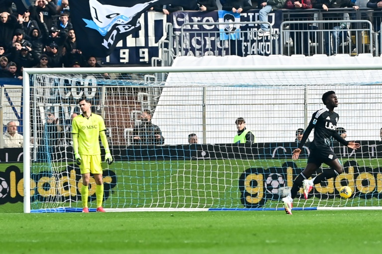 Napoli concede Serie A lead to Inter after losing at Como