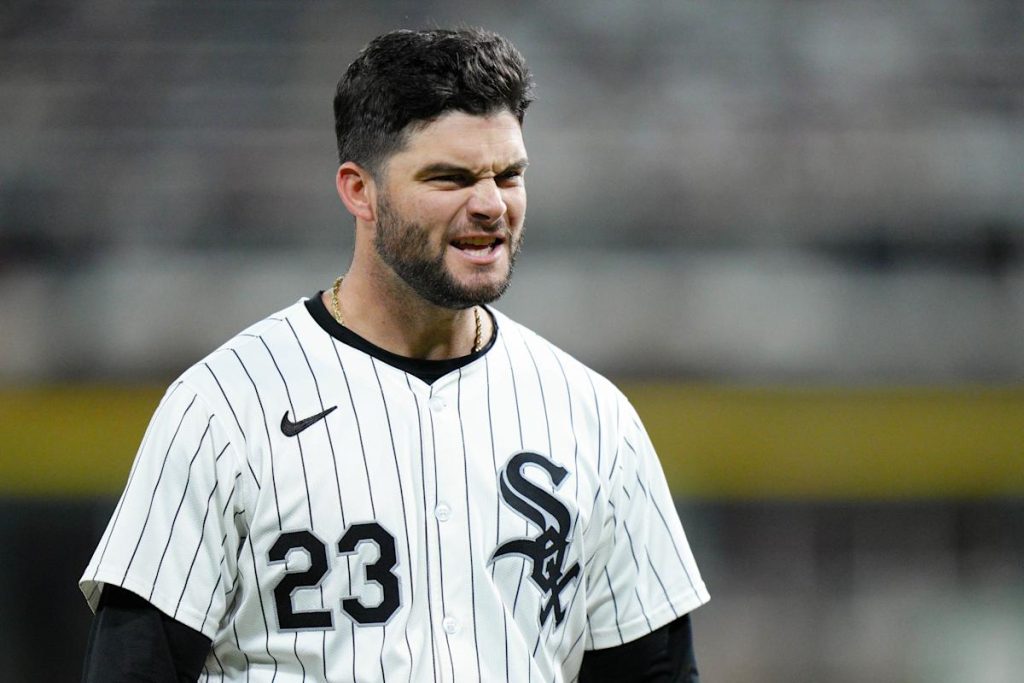 White Sox lose leading HR hitter Andrew Benintendi for 4-6 weeks due to broken right hand
