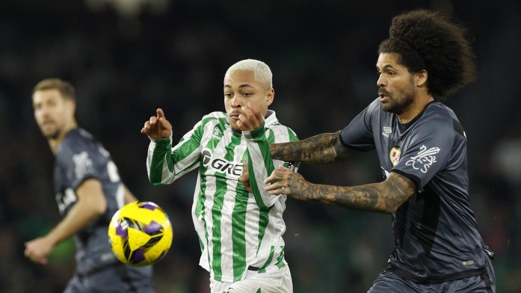 Agent responds to Vitor Roque transfer request reports