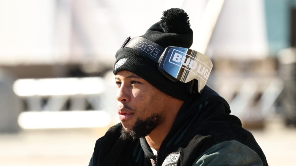 Saquon Barkley spotted Eagles’ ball boy in crowd, brought him along to join parade