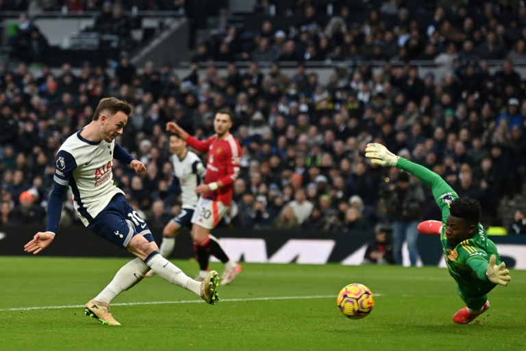Tottenham beat Man Utd in battle of Premier League strugglers