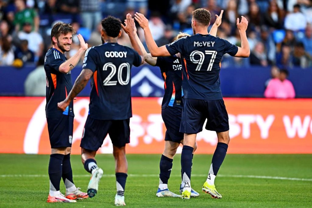 📸 Dreyer and Lozano combine to make San Diego history against LA Galaxy