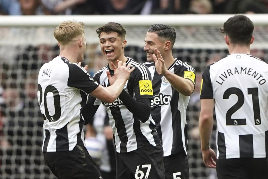 Newcastle holds off fightback from Nottingham Forest to win 4-3 before Man City and Liverpool clash