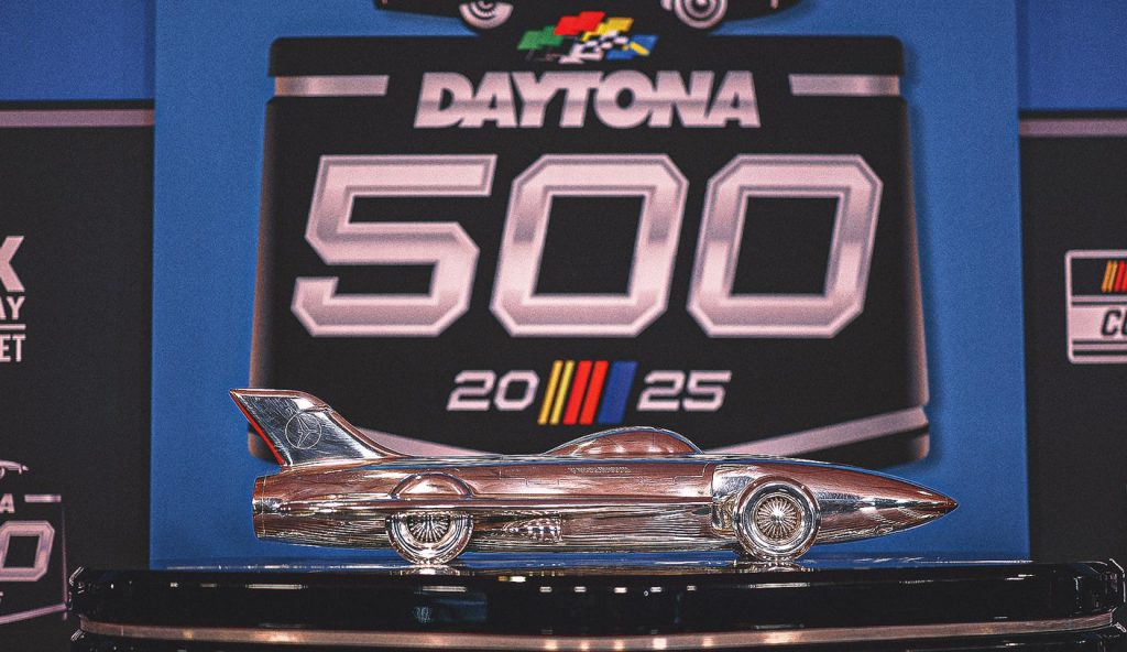 With bad weather looming, NASCAR moves start time for Daytona 500 on FOX