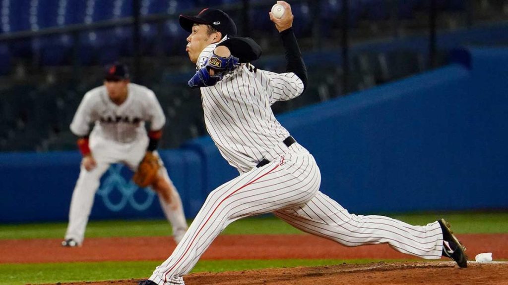 Aoyagi arrives from Japan, hopes to help Phillies on and off field