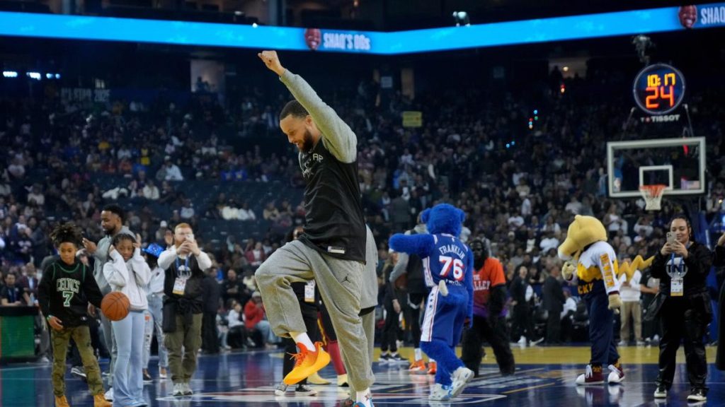 Curry’s backward, half-court 3 plus other highlights, notes from NBA All-Star 2025 practice
