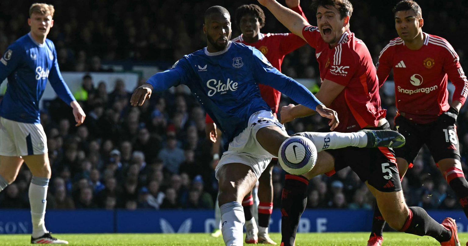 ‘Unforgivable’ – Rio Ferdinand blasts ’embarrassing’ Manchester United as Everton dominate in first half