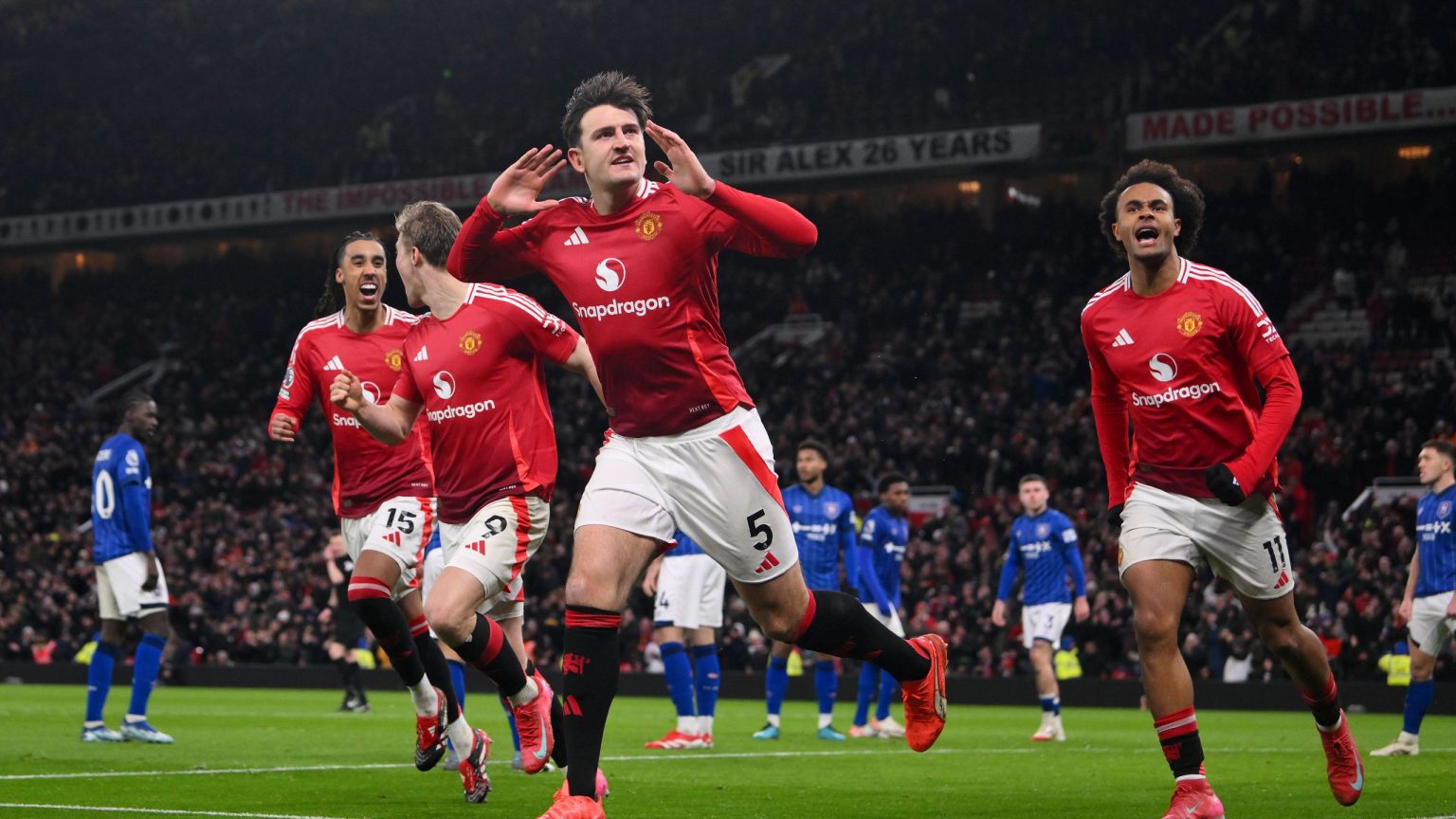 Man Utd v Ipswich LIVE – 10-man hosts edge in front again in wild matchlive