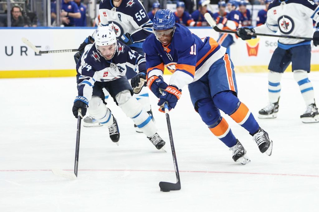 Jets Drop First Game Of Road Trip 3-2 To The Islanders