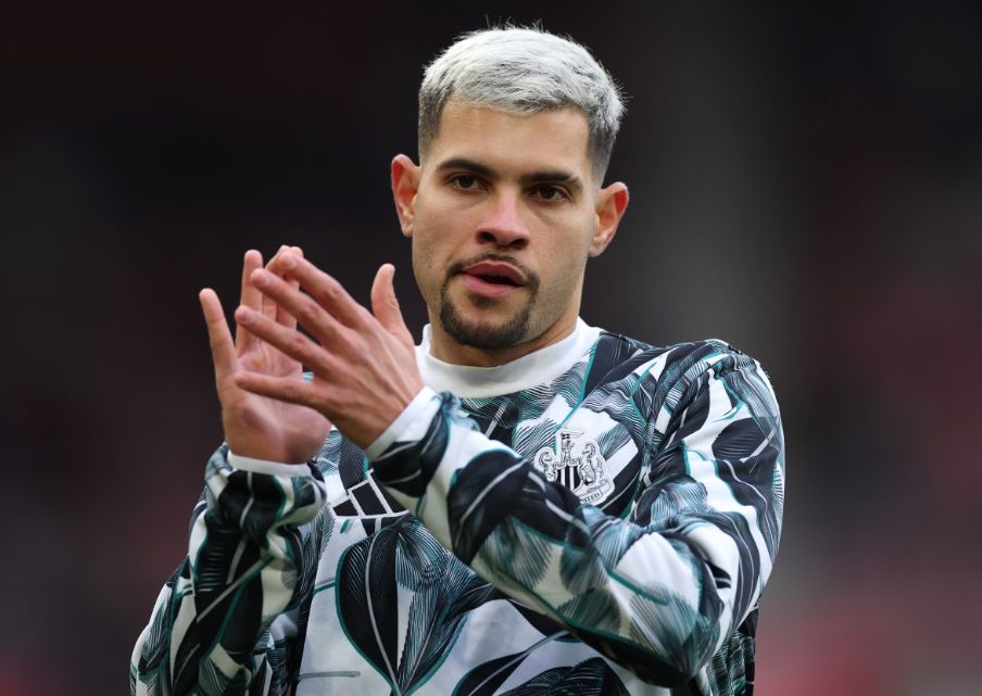 Barcelona eyeing summer move for Premier League midfielder