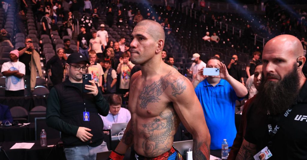 ‘Garbage decision’: Pros react to Magomed Ankalaev dethroning Alex Pereira at UFC 313