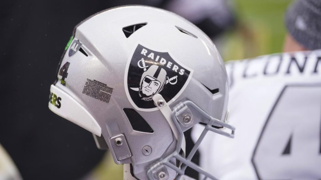 Raiders have a sudden quarterback quandary