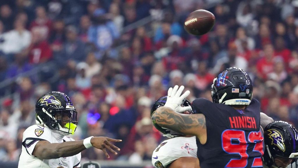 DT Kurt Hinish re-signs with the Texans