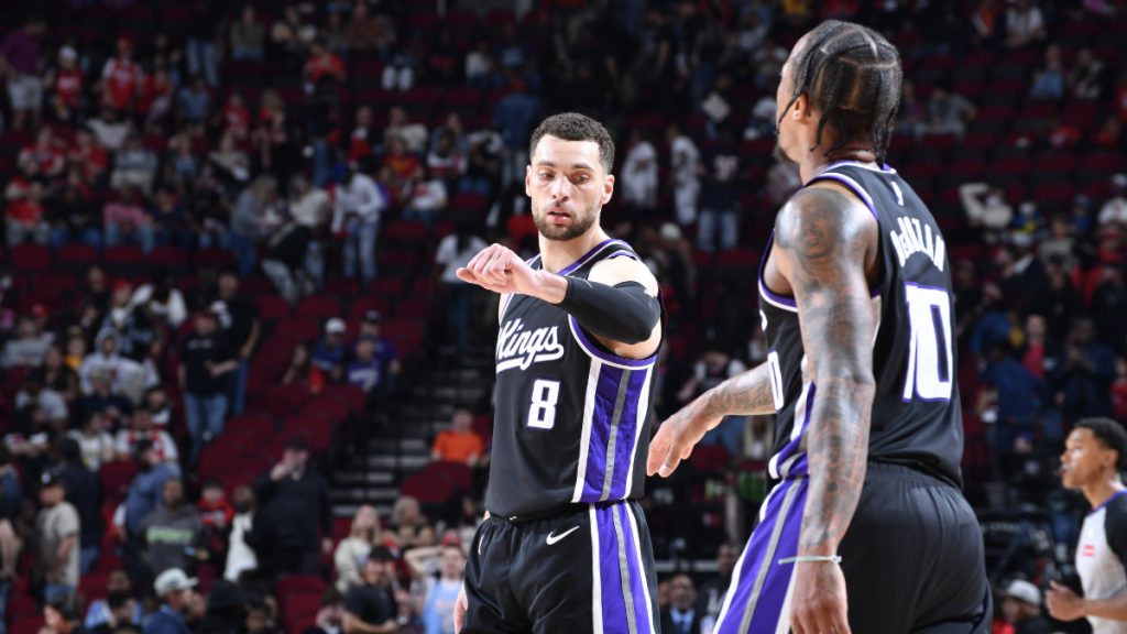 Kings overcome Sabonis injury with teamwork in win vs. Rockets