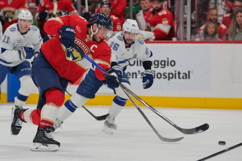 Barkov, Bobrovsky come up big as Panthers take down streaking Lightning