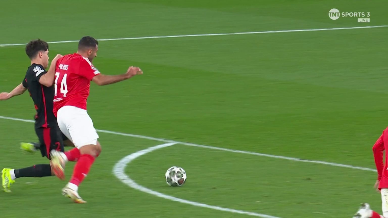 WATCH: Barcelona reduced to 10 men after 22 minutes as Pau Cubarsi sent off