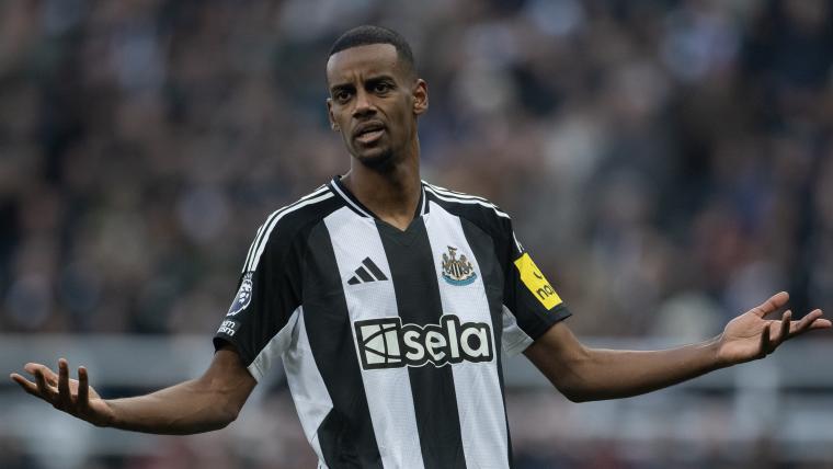 Liverpool lose ground in Alexander Isak race as PSG reportedly makes blockbuster swap offer