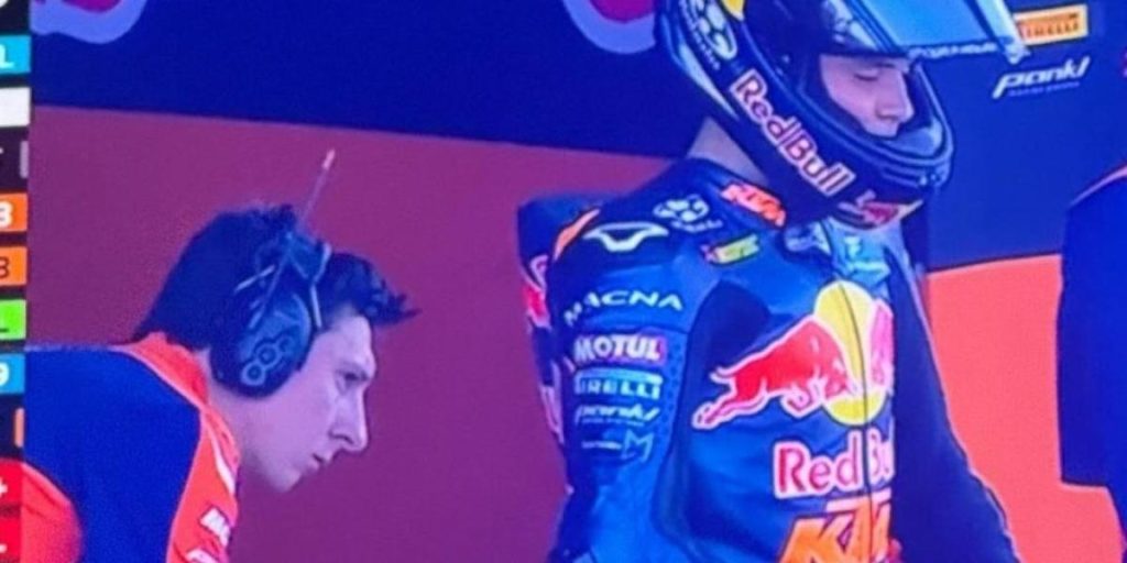 ‘Sorry for working you so hard today’ – MotoGP rider apologises to Lionel Messi after spotting him in his pit crew