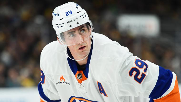 Avalanche trade for Islanders’ top scorer in trade deadline blockbuster