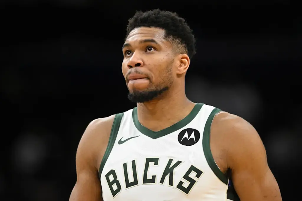 Report: Bucks talking with Giannis Antetokounmpo about his future with franchise or another team