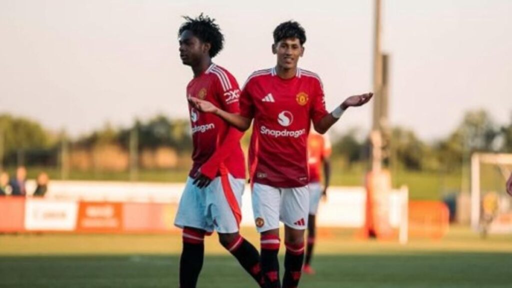 Barcelona pursuing 15-year-old Manchester United wonderkid