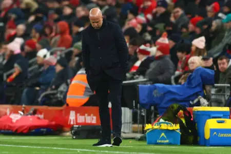 ‘Everything is broken, it’s clear Slot cannot fix this’ – Liverpool fans react to 1-1 draw with Sunderland