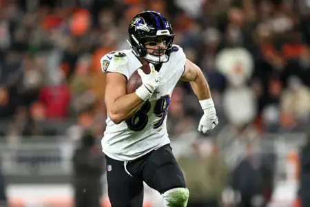 Ravens TE Mark Andrews agrees to 3-year extension reportedly worth $39.3 million amid record-breaking season