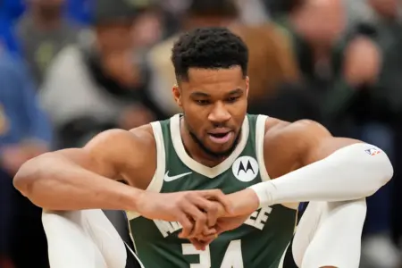 Fantasy Basketball: Giannis Antetokounmpo out 2-4 weeks, Zion Williamson and Joel Embiid injury issues put managers in tough spot