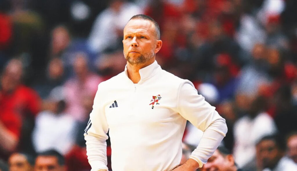 No. 6 Louisville HC Pat Kelsey on Loss to No. 25 Arkansas: ‘It Was Unacceptable’