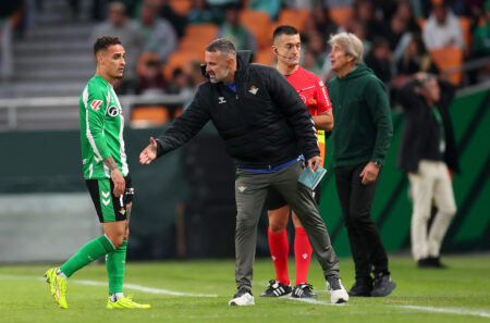 Betis sweating on Antony fitness as Barcelona get two injury boosts